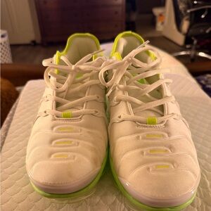New men’s Nike air max plus white and green
